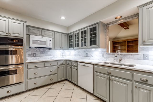 10009 Chimney Hill Lane, Dallas, TX 75243