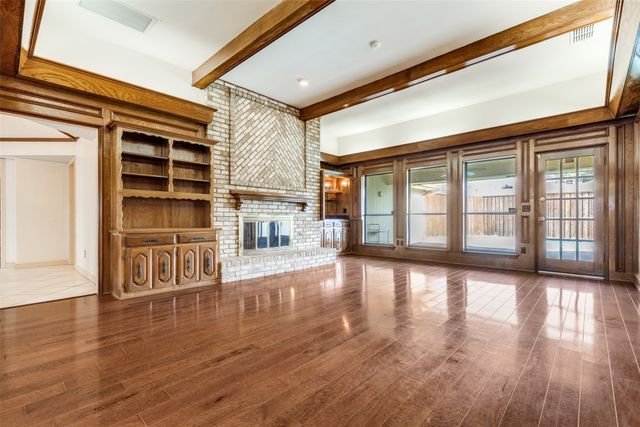 10009 Chimney Hill Lane, Dallas, TX 75243