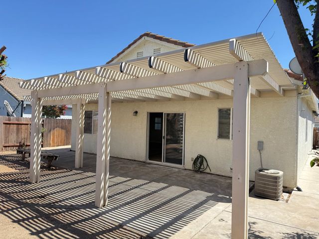 2043 Paul Courter Way, Sacramento, CA 95835