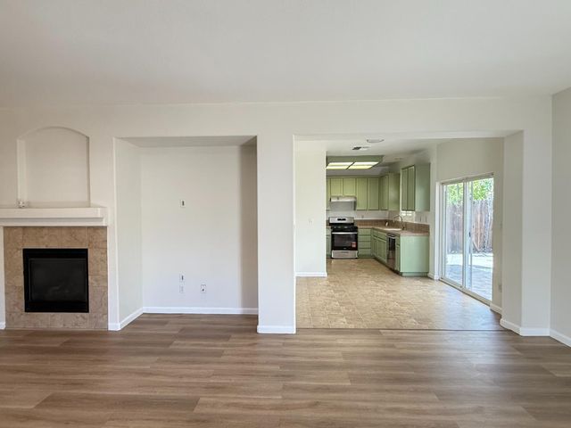 2043 Paul Courter Way, Sacramento, CA 95835