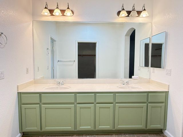 2043 Paul Courter Way, Sacramento, CA 95835