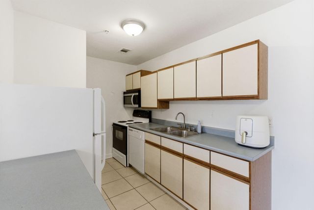 209 Simpson Avenue 201, Lexington, KY 40504