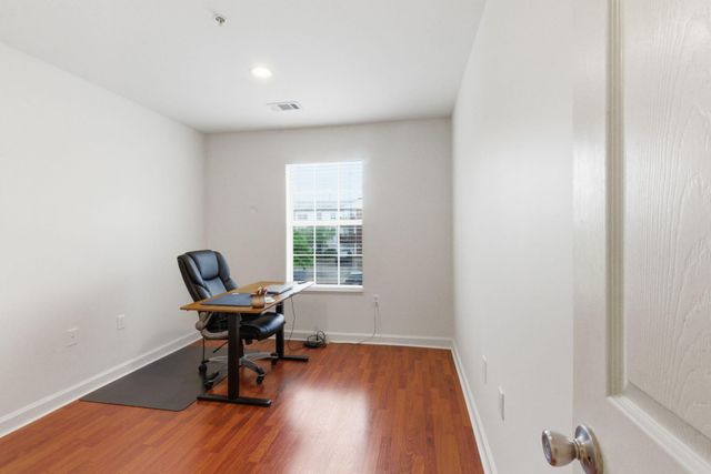 209 Simpson Avenue 201, Lexington, KY 40504