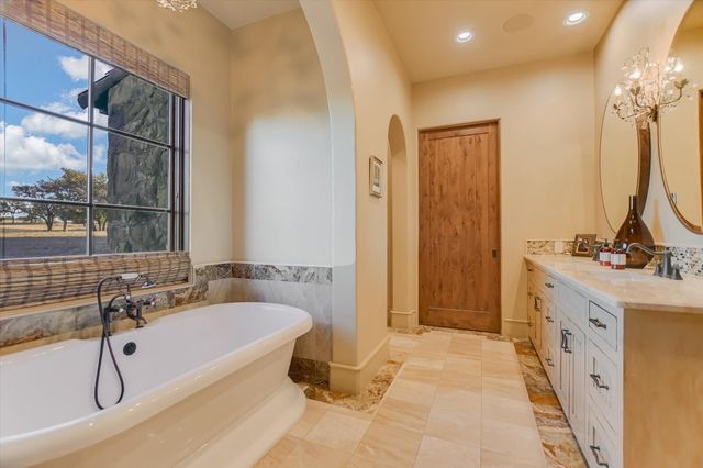 271 La Serena LOOP, Horseshoe Bay, TX 78657