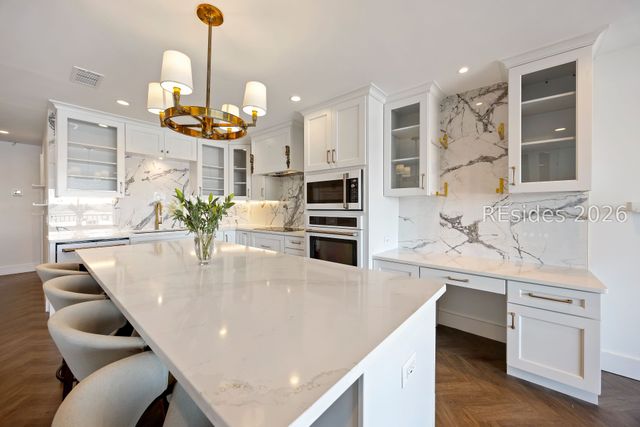 100 Helmsman Way Apt 411, Hilton Head Island, SC 29928