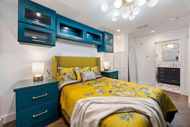 100 Helmsman Way Apt 411, Hilton Head Island, SC 29928