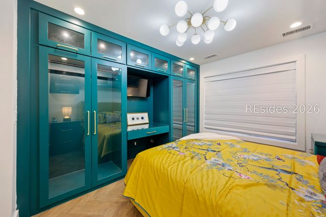 100 Helmsman Way Apt 411, Hilton Head Island, SC 29928