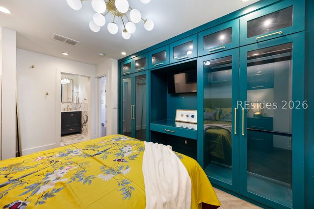 100 Helmsman Way Apt 411, Hilton Head Island, SC 29928