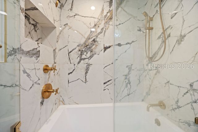 100 Helmsman Way Apt 411, Hilton Head Island, SC 29928