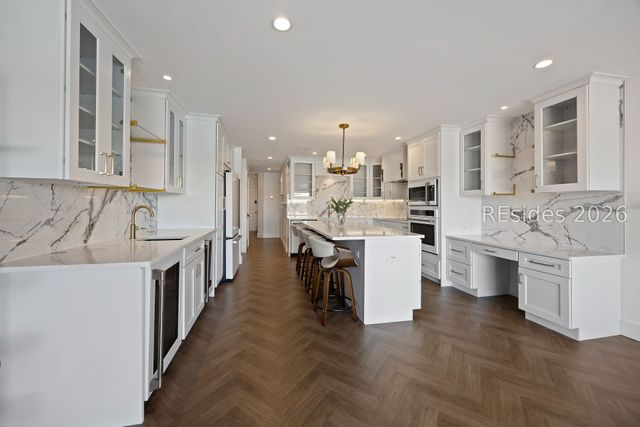 100 Helmsman Way Apt 411, Hilton Head Island, SC 29928