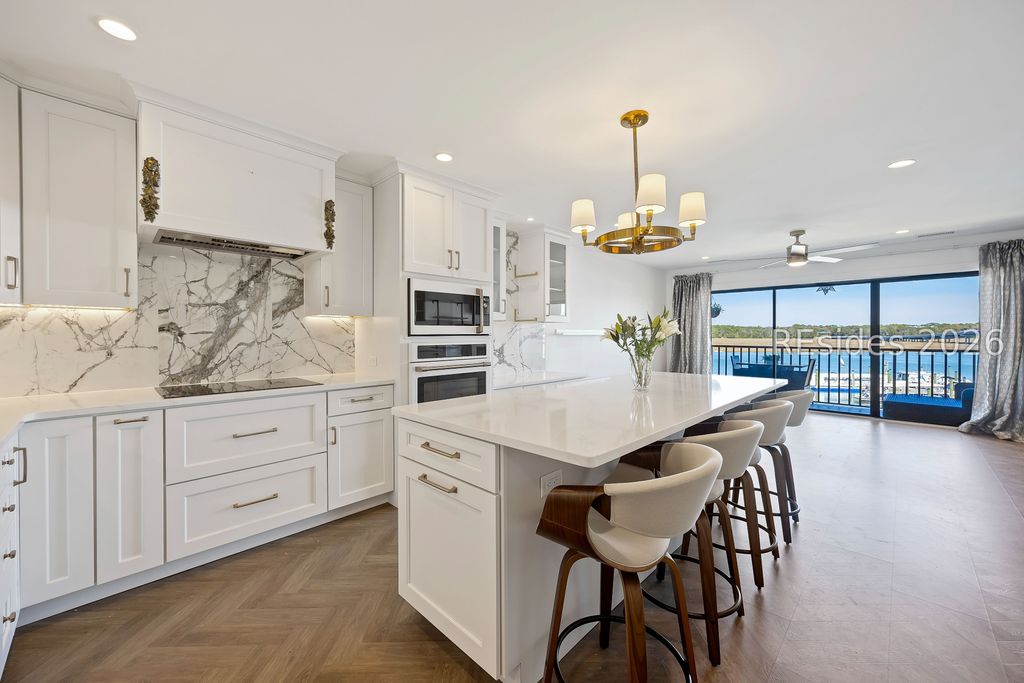 100 Helmsman Way Apt 411, Hilton Head Island, SC 29928