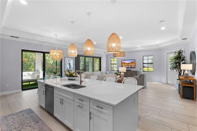 2488 Breakwater WAY 102, Naples, FL 34112