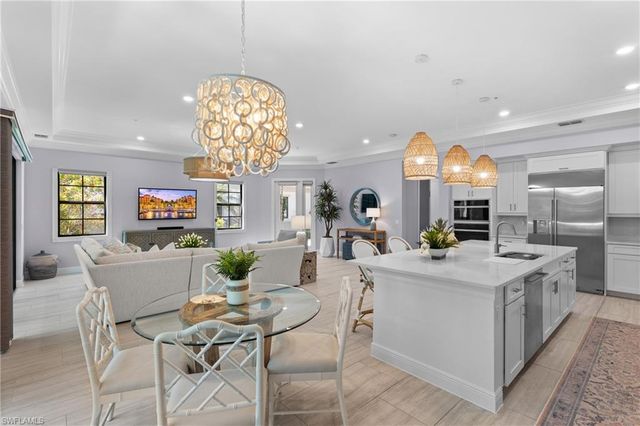 2488 Breakwater WAY 102, Naples, FL 34112