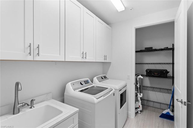 2488 Breakwater WAY 102, Naples, FL 34112