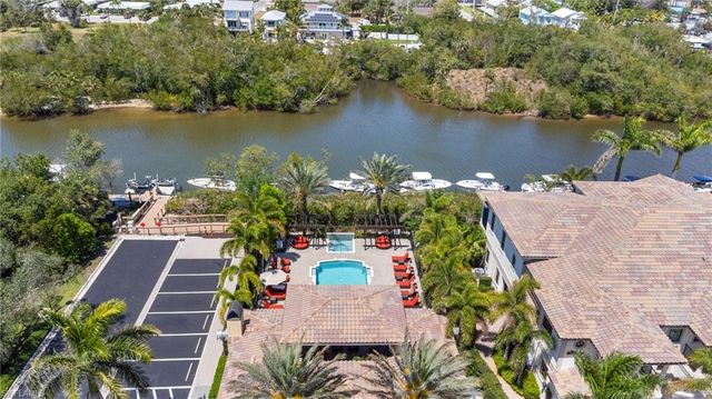 2488 Breakwater WAY 102, Naples, FL 34112