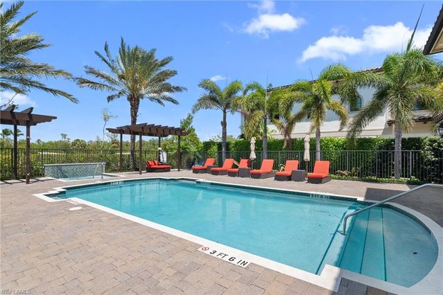2488 Breakwater WAY 102, Naples, FL 34112