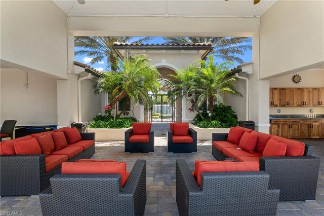 2488 Breakwater WAY 102, Naples, FL 34112