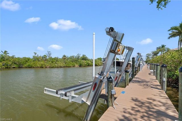 2488 Breakwater WAY 102, Naples, FL 34112