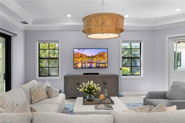 2488 Breakwater WAY 102, Naples, FL 34112