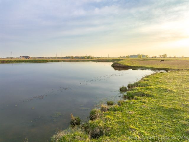 69 S 270th Road, Wagoner, OK 74467