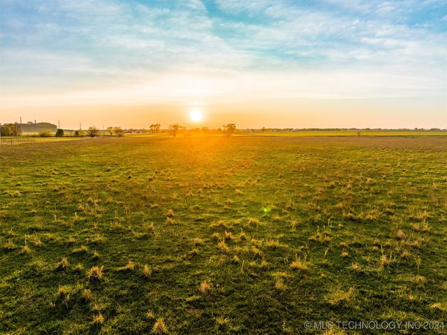 69 S 270th Road, Wagoner, OK 74467