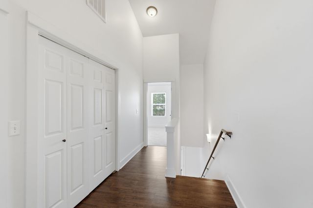 1049 Chicamauga Ave Apt 5, Nashville, TN 37206