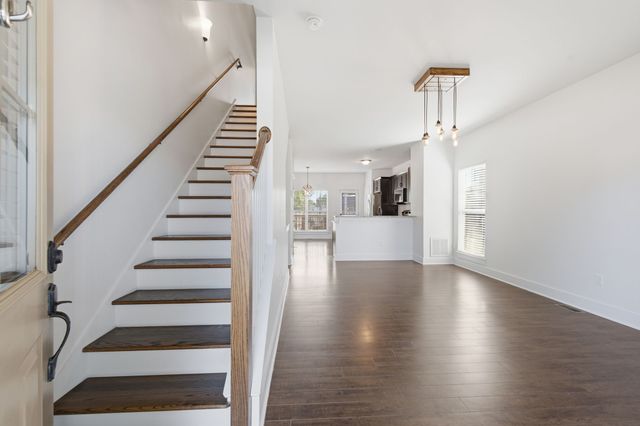 1049 Chicamauga Ave Apt 5, Nashville, TN 37206