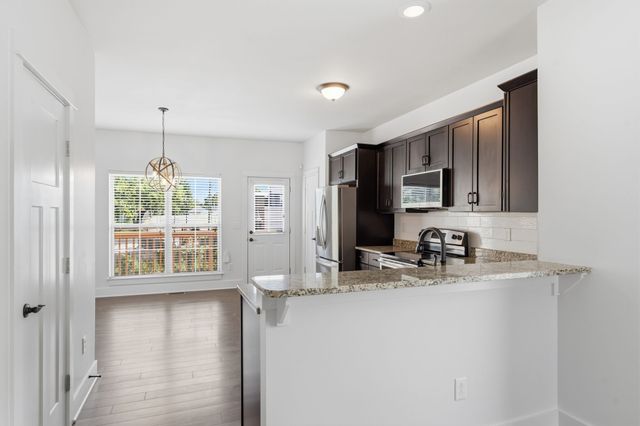 1049 Chicamauga Ave Apt 5, Nashville, TN 37206