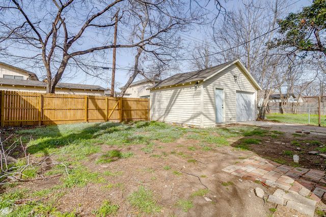 4824 Calmont Avenue, Fort Worth, TX 76107