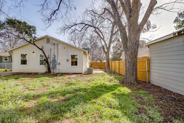 4824 Calmont Avenue, Fort Worth, TX 76107