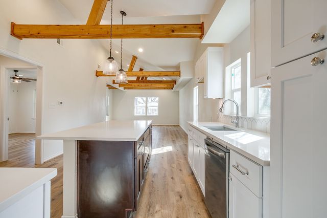 4824 Calmont Avenue, Fort Worth, TX 76107