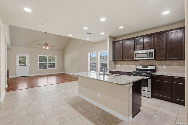 2732 Scarlet Tanger, New Braunfels, TX 78130