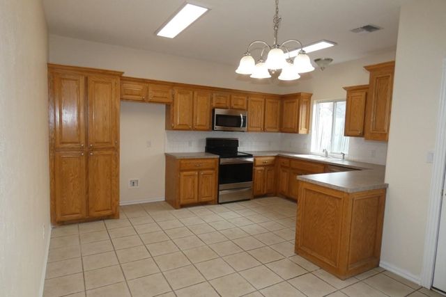 3711 NE Madison Ave, Lawton, OK 73507