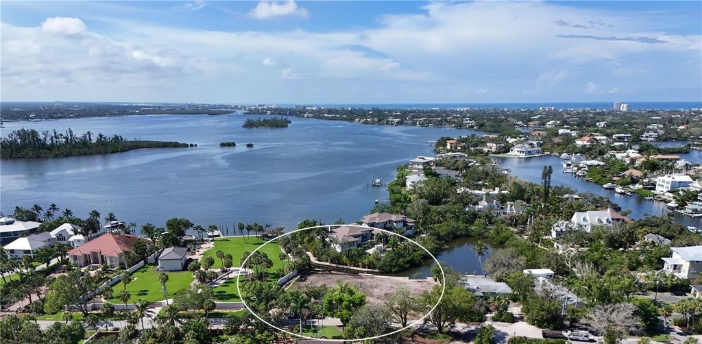 Image 4 of property listing at 546 FREELING DRIVE, Sarasota, FL 34242