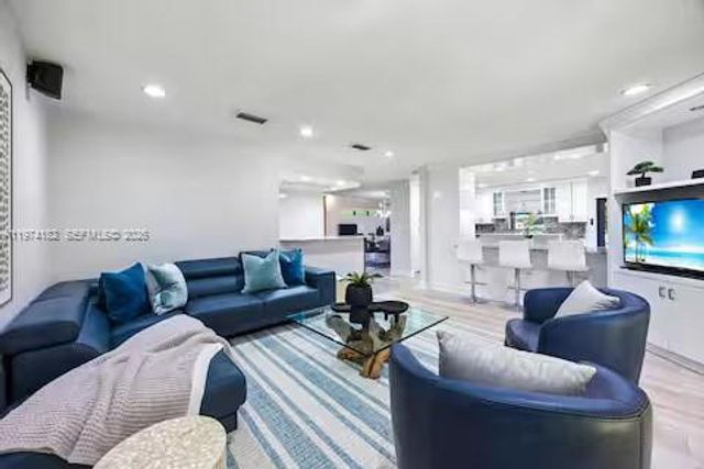 6140 SW 56th Ct, Davie, FL 33314