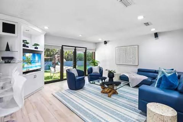 6140 SW 56th Ct, Davie, FL 33314