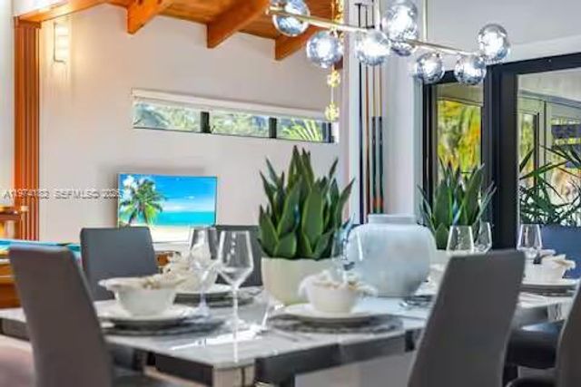 6140 SW 56th Ct, Davie, FL 33314