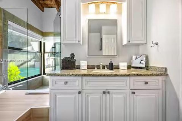 6140 SW 56th Ct, Davie, FL 33314