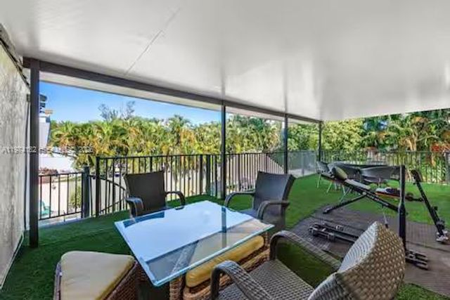 6140 SW 56th Ct, Davie, FL 33314