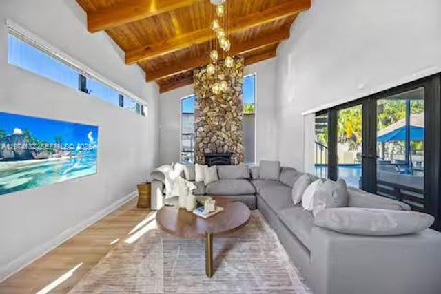 6140 SW 56th Ct, Davie, FL 33314