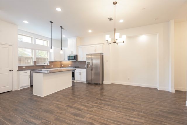 107 Harwood Drive C13, Lewisville, TX 75067