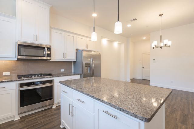 107 Harwood Drive C13, Lewisville, TX 75067