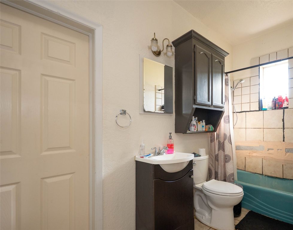 property-img