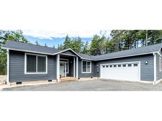 385 PACIFIC DUNES Dr, North Bend, OR 97459