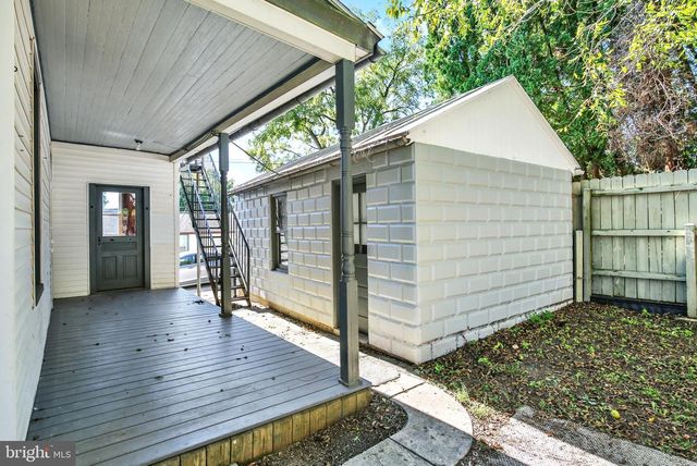 17 OAK ST S, Ephrata, PA 17522