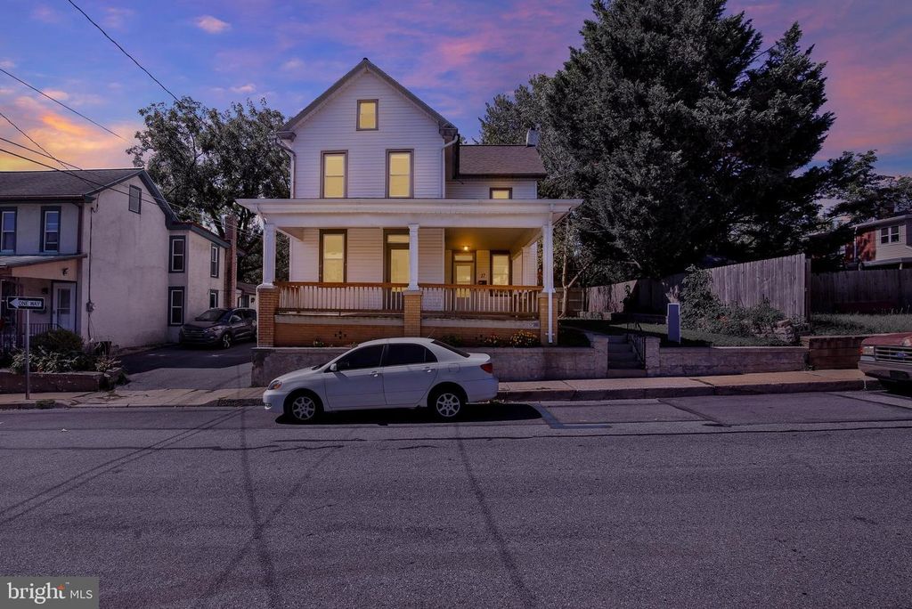 17 OAK ST S, Ephrata, PA 17522