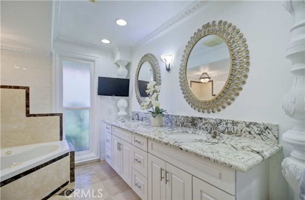 5254 Duenas, Laguna Woods, CA 92637