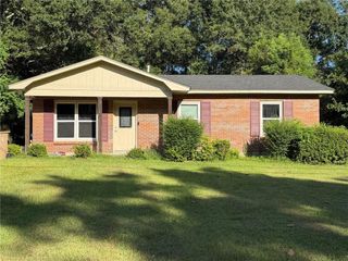 1725 Harbor Drive E, Mobile, AL 36605