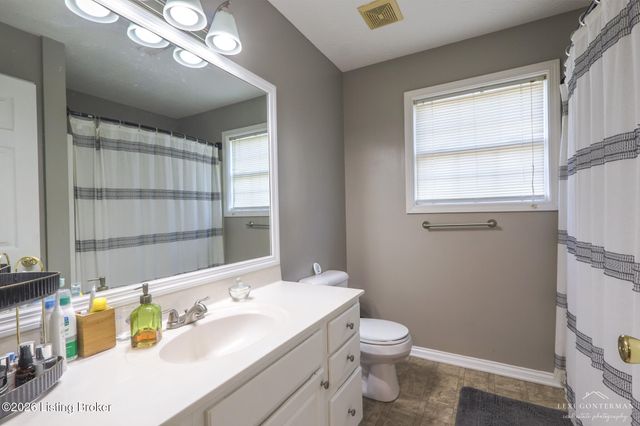 124 Scenic View Dr, Mt Washington, KY 40047