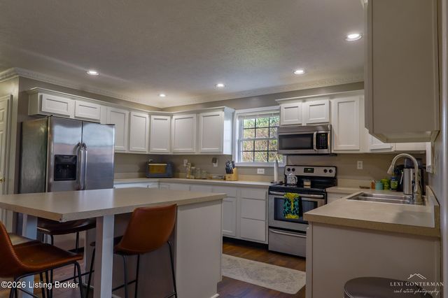 124 Scenic View Dr, Mt Washington, KY 40047